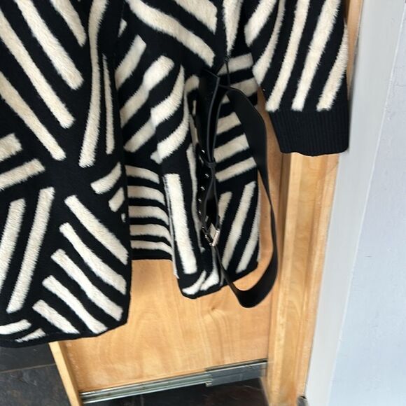 Nori Sweater FlyaWay Wrap Eyelash Yarn Split Turtleneck Abstract black cream 1X - Picture 9 of 12